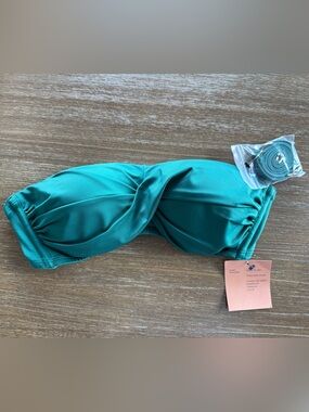 NWT Twist Front Bandeau Bikini Top - Small (4-6)